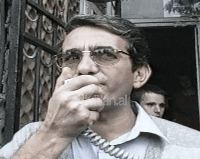 Qytetarët protesojnë për lirimin e gazetarit Alfons Zeneli (21 Shtator 1998)