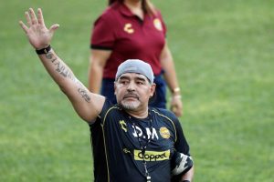 Maradona përgënjeshtron gazetarët