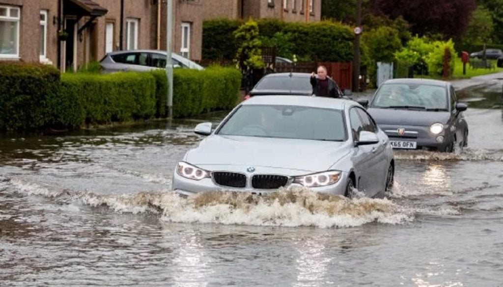 Britania goditet nga përmbytjet