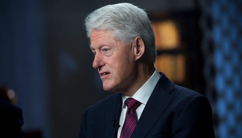 Ish-Presidenti Clinton viziton Prishtinën