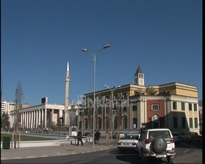 Tirana ende në gjumë (02 Janar 2012)