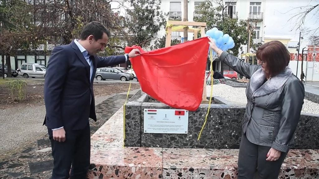 Vendoset në Tiranë shatërvani për miqësinë shqiptaro-hungareze