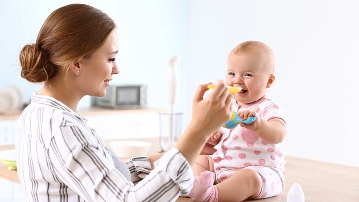 Pesë këshilla themelore për muajt e parë të foshnjës në shtëpi