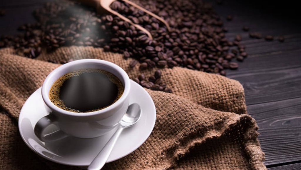 Çfarë ndodh kur pini kafe çdo ditë? 4 efektet fantastike dhe 2 negative