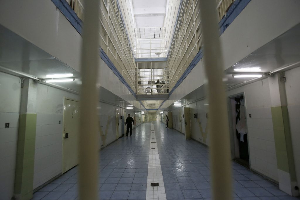 Sherr masiv në burgun grek, të përfshirë edhe shqiptarë