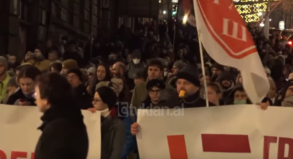 Qytetarët ngrihen në protesta për ndotjen