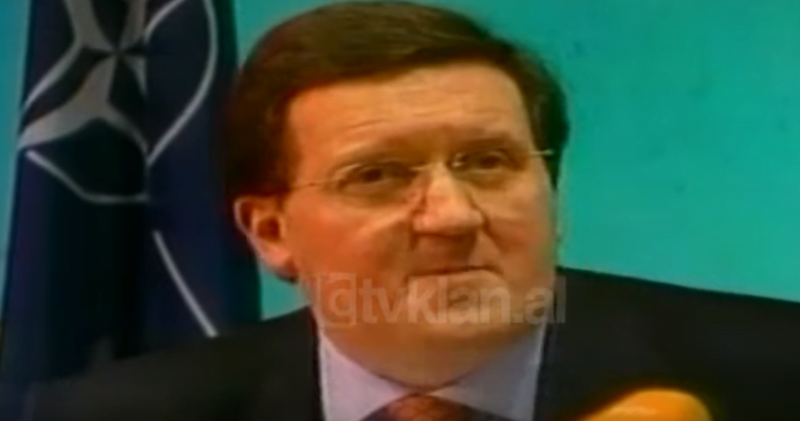 Kosovë Robertson, Uesli Klark &#8211; (25 Mars 2000)