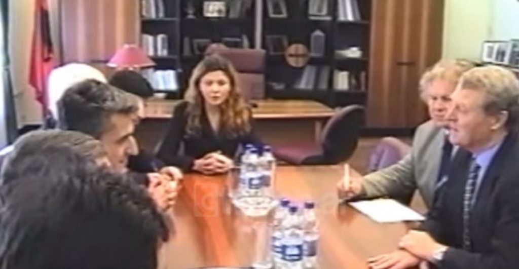 I dërguari i Tony Bler Azhdon takim me kryeministrin Majko (18 Prill 1999)