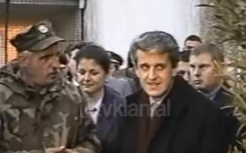 Pandeli Majko vizitë tek kosovarët (31 Mars 1999)