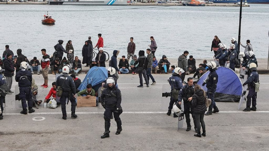 Refugjatët përplasen me autoritetet greke