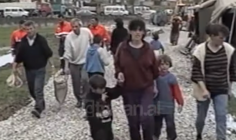 Refugjatët kosovarë në kufirin Maqedonas &#8211; (23 Maj 1999)