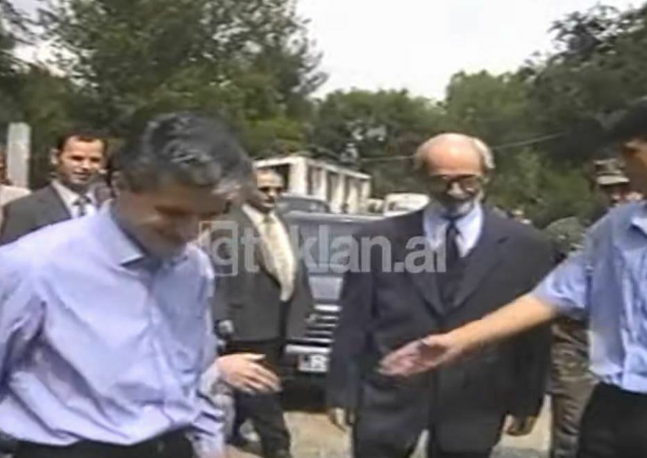 Pandeli Majko, Hashim Thaçi, Rexhep Qosja vizitë tek kampingu (22 Maj 1999)