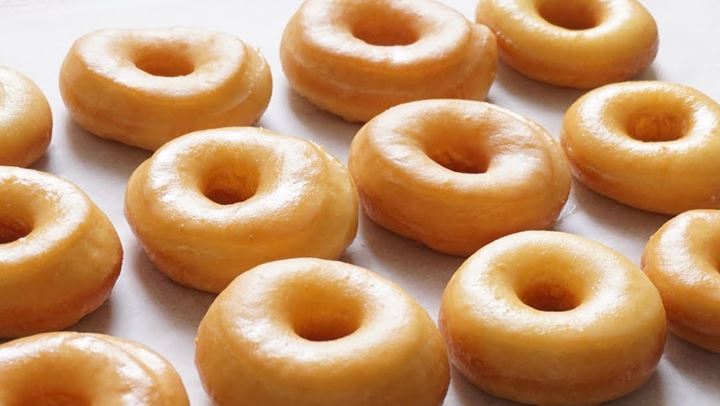 Si të bëni “donuts” me banane pa sheqer