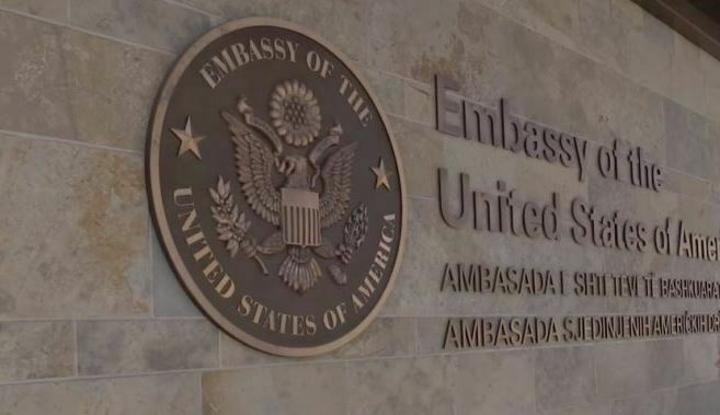Ambasada e SHBA-së në Kosovë: Të hiqen të gjitha tarifat, jemi kundër masës së reciprocitetit