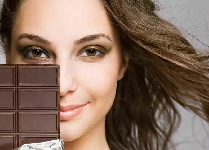 Si e përmirëson cilësinë e flokëve çokollata e zezë
