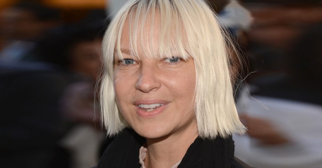 Këngëtarja Sia zbulon se është nënë e dy fëmijëve të adoptuar
