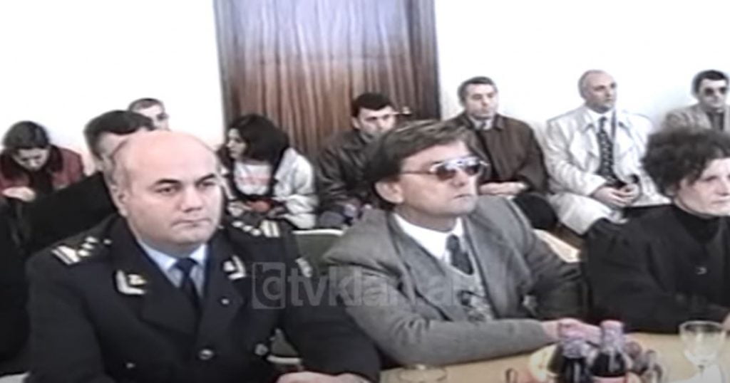 Familjarët e policëve të vrarë (28 Nëntor 1999)