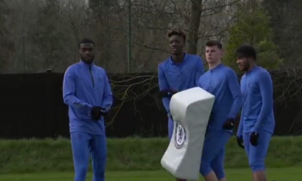 Lojtarët e Premier League hezitojnë të zbresin në fushë nga frika e koronavirus