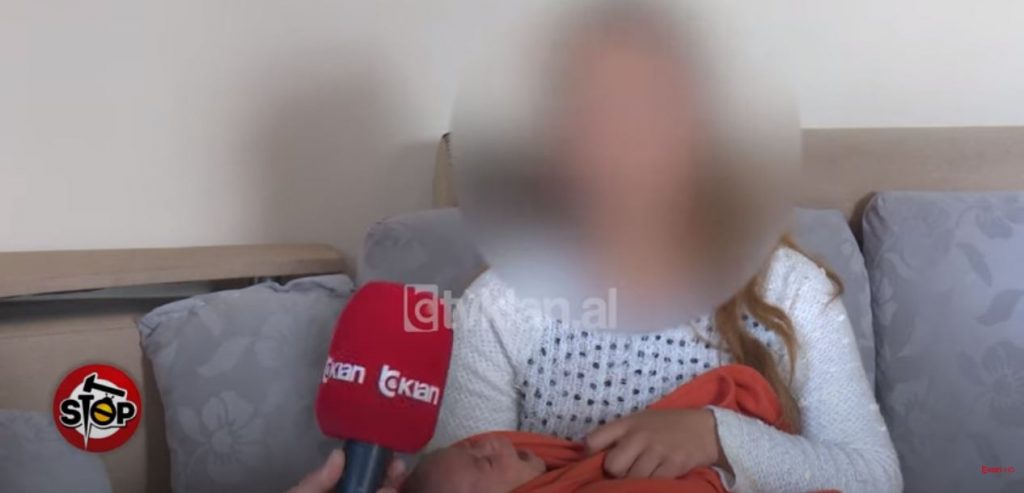 Skandali! 13-vjeçarja me fëmijën 1-muajsh: Më nxirrni burrin nga burgu