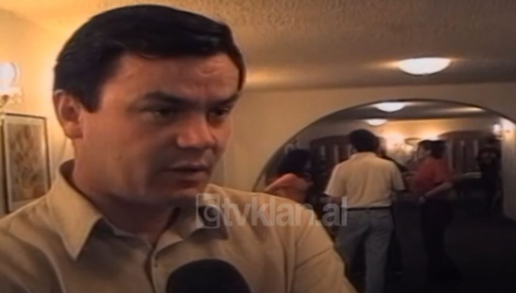 Deputeti i pavarur Nikollë Lesi kandidon për kryetar bashkie të Tiranës (19 Gusht 2000)