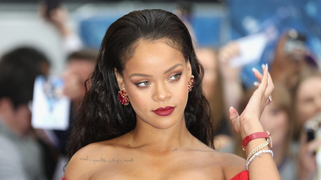 Rihanna &#8220;harron&#8221; muzikën, e fokusuar për të sjellë diçka të re