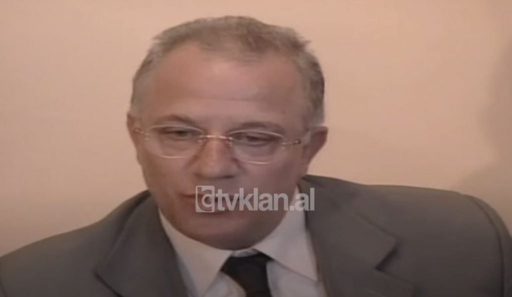 Ministri Poçi nderime në familjen e Kolonel Arben Zylyftarit (10 Gusht 2000)