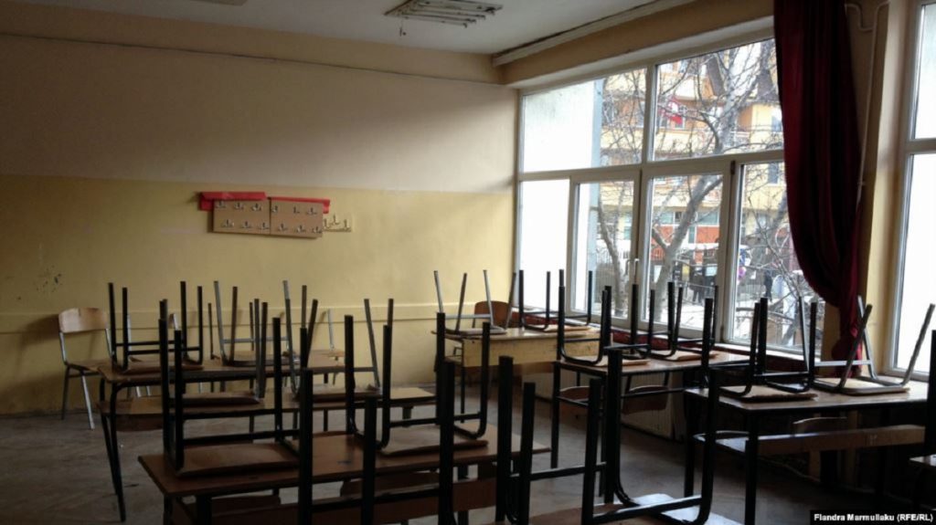 Shtyhet fillimi i vitit shkollor në Kosovë