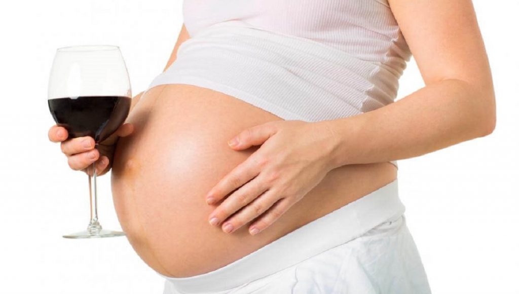 Përdorimi i alkoolit gjatë shtatzanisë rrit rrezikun e abortit me 8%