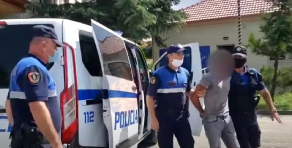 Mbante armë me vete, arrestohet në Vlorë 36-vjeçari