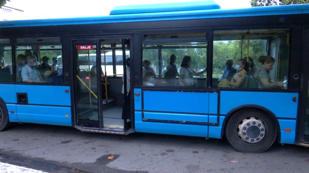 Pagë lufte 26 mijë Lekë për punonjësit e transportit