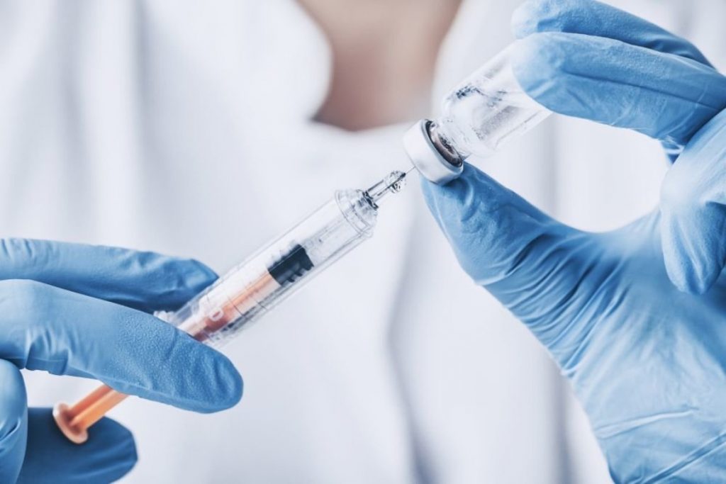 Shkencëtari britanik: Vaksina e koronavirusit do jetë gati dimrin tjetër
