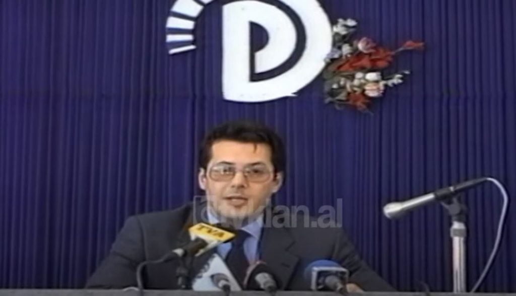 PD për protestat: Nuk i marrim leje kësaj qeverie që vetë i shkel ligjet çdo ditë (24 Tetor 2000)