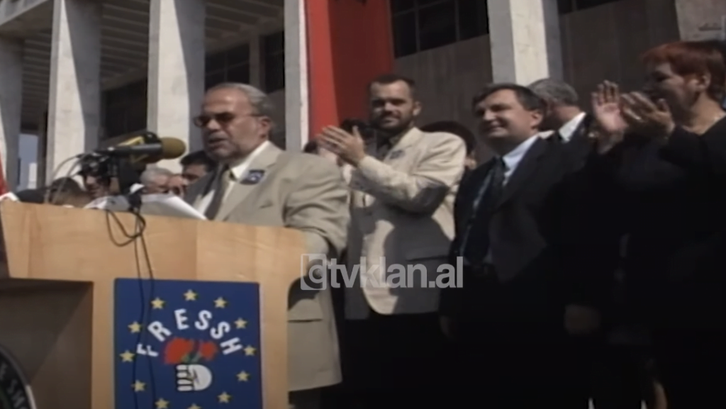 Partia Socialiste, miting madhështor përmbyllës në sheshin &#8220;Skënderbej&#8221; (29 Shtator 2000)