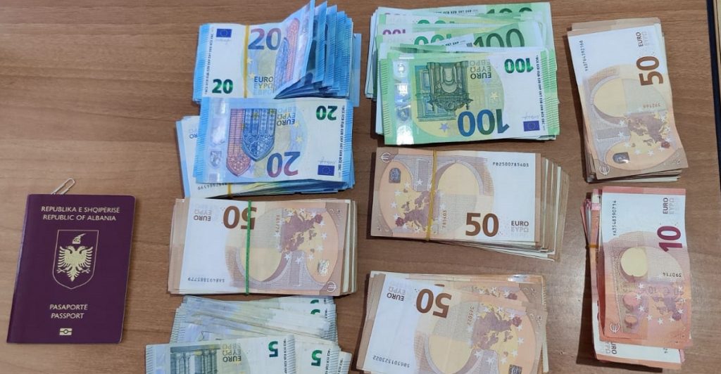 Sekuestrohen 20 mijë Euro të padeklaruara në doganën e Kakavijës