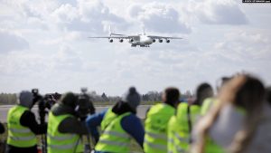 Rreziku nga Covid-19, “më i vogël në aeroplan sesa në zyrë”