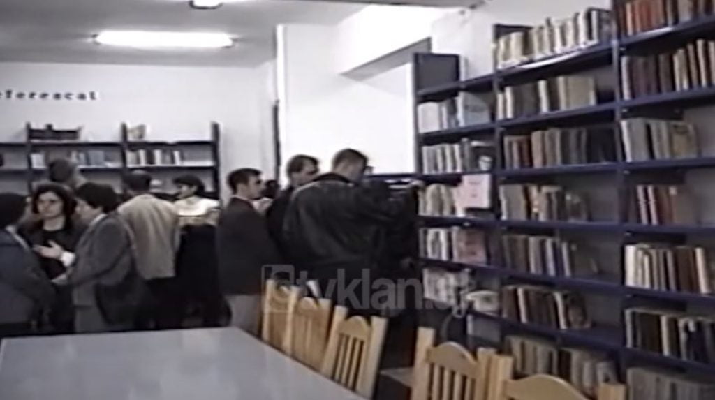 Rikonstruktohet biblioteka publike e qytetit të Fierit (26 Nëntor 2000)