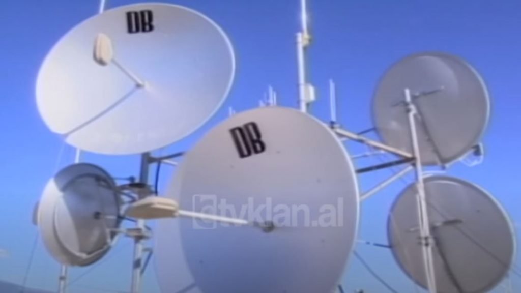 KRT i jep fund kaosit të frekuencave televizive (12 Nëntor 2000)