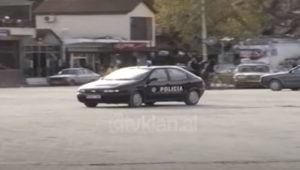 Policia aksion në skedimin e makinave me targa të huaja (17 Dhjetor 2000)