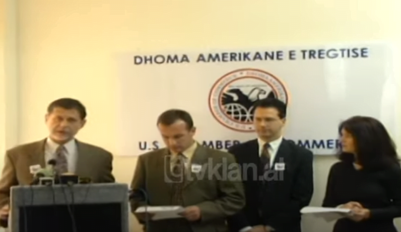 Hapet Dhoma Amerikane e Tregtisë në Shqipëri &#8211; (15 Janar 2001)