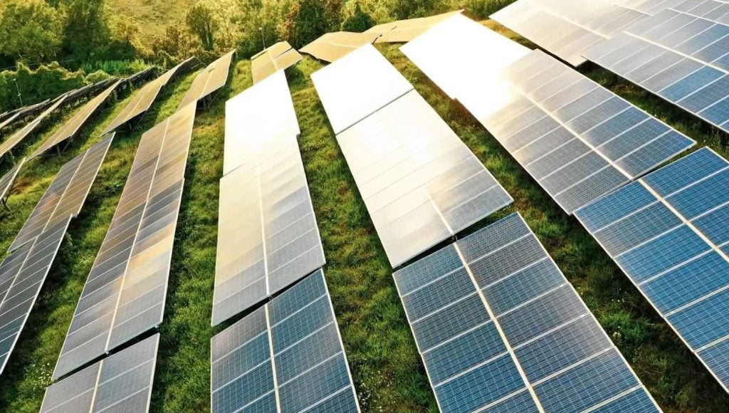 Firmoset marrëveshja për fotovoltaikun e Karavastasë