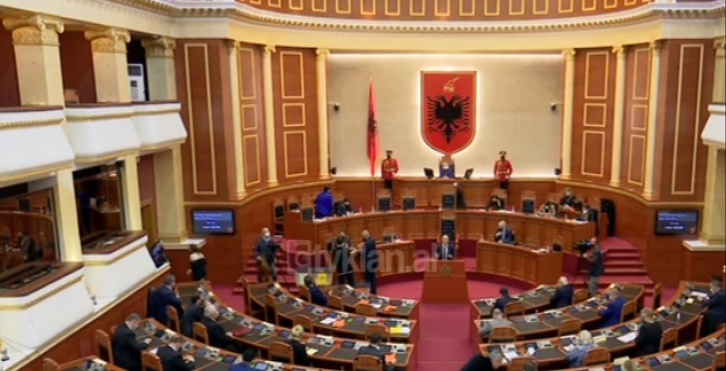 Kuvendi voton Çuçin dhe Ekonomin si ministra