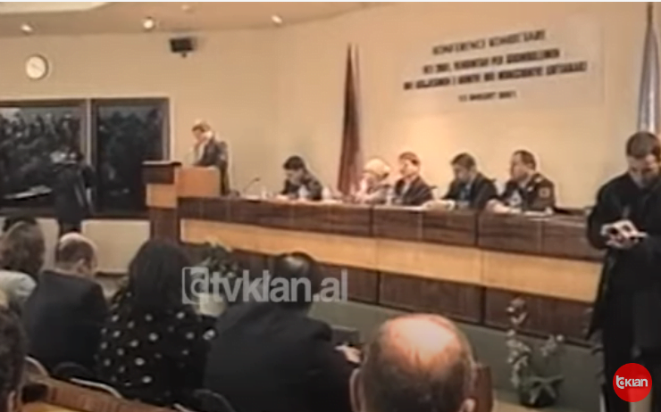 Konferenca për çarmatimin në Shqipëri &#8211; (12 Shkurt 2001)