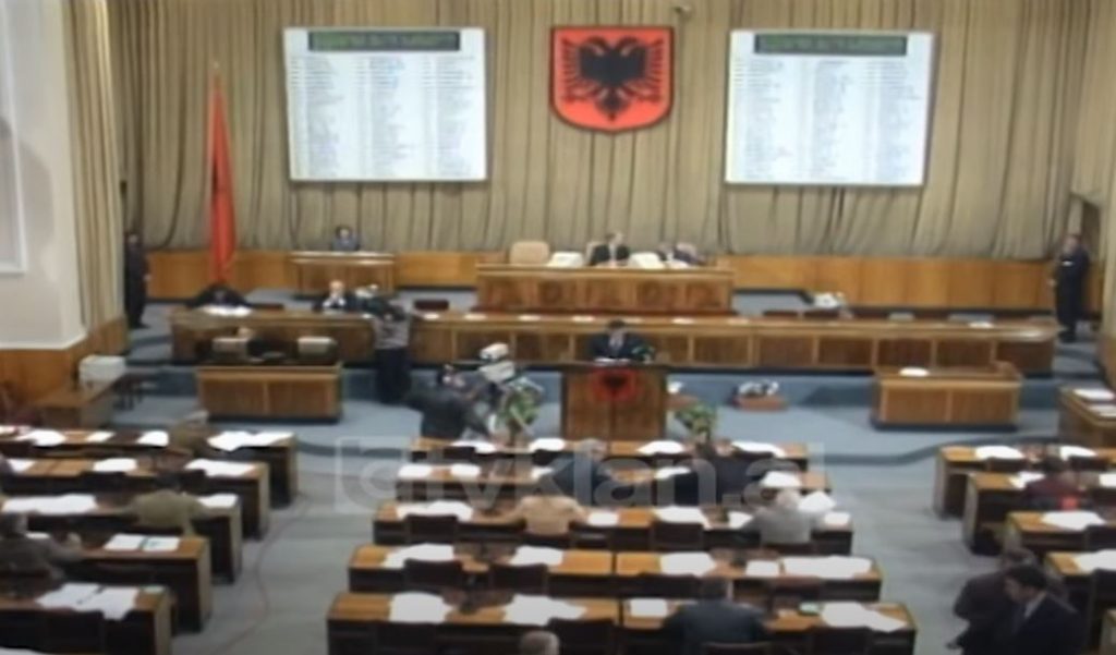 Xhaferri: Larg duart nga gjyqësori i politikës (8 Shkurt 2001)