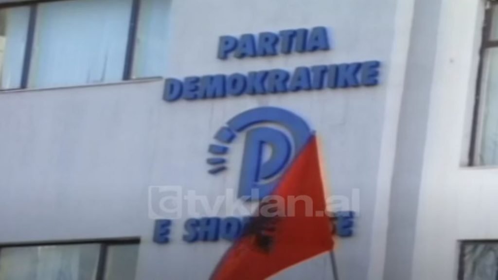 Demokratët shprehin kushtet e tyre për mbledhjen në tryezën politike (24 Shkurt 2001)