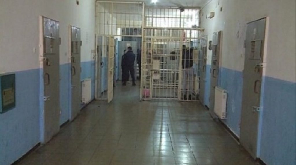 150 të dënuar në burgun e Peqinit refuzojnë ushqimin