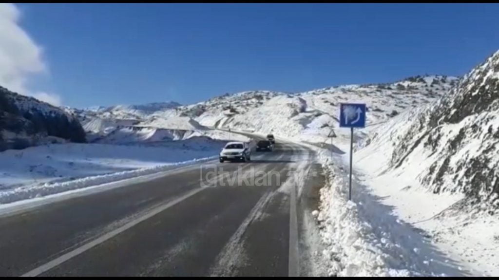 Mbarojnë shirat, vendi mbulohet nga bora