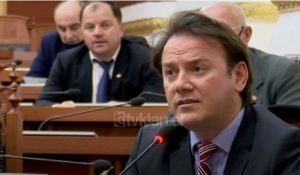 Kontrata sekrete për vaksinën, Ralf Gjoni kritika: S&#8217;mund të talleni në këtë farë feje