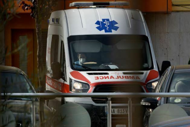 Makina përplas një grua në Tiranë
