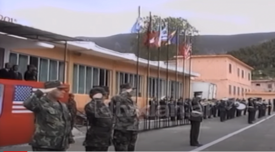 Stërvitja ushtarake “Cornerstone 2001” në  Laç &#8211; (17 Prill 2001)