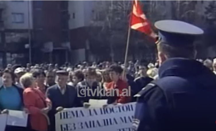 Konflikti në Maqedoni, protesta në Shkup kundër luftës &#8211; (18 Mars 2001)